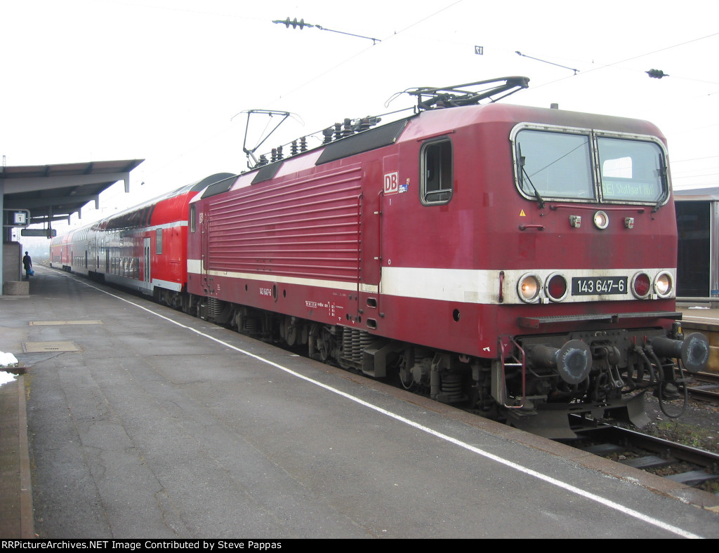 DB 143 647-6 with a regional express train to Stuttgart